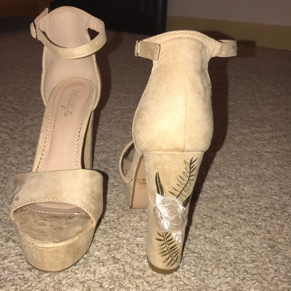 Nude Platform Heels - Picture 3 of 4